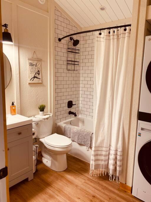 Ski-In Chalet: Private Hot Tub, Bonus Bunk House 弗尼 外观 照片