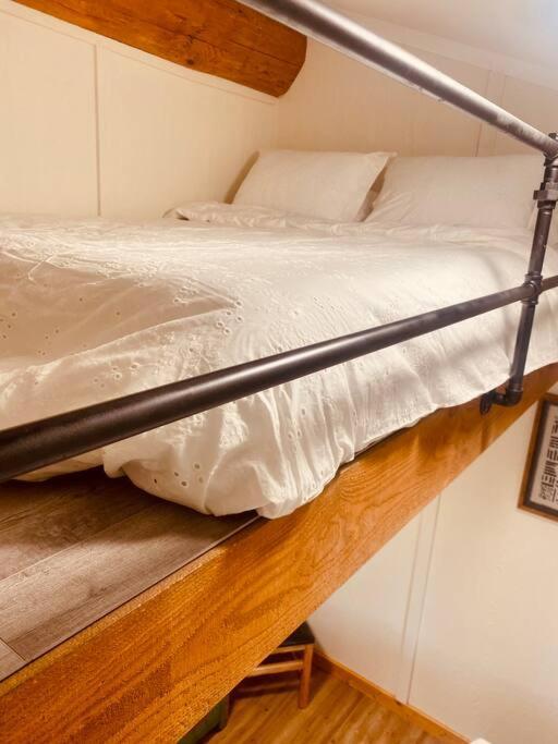 Ski-In Chalet: Private Hot Tub, Bonus Bunk House 弗尼 外观 照片