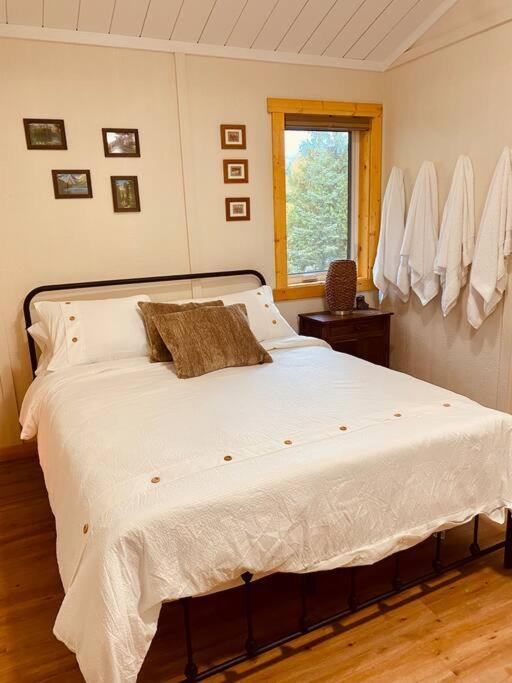 Ski-In Chalet: Private Hot Tub, Bonus Bunk House 弗尼 外观 照片